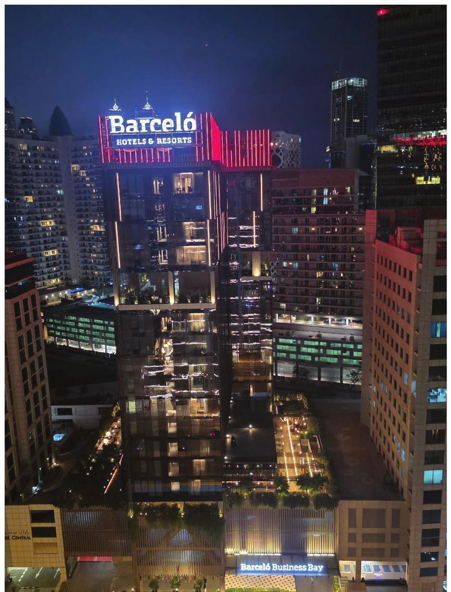 Barceló Business Bay LED signage
